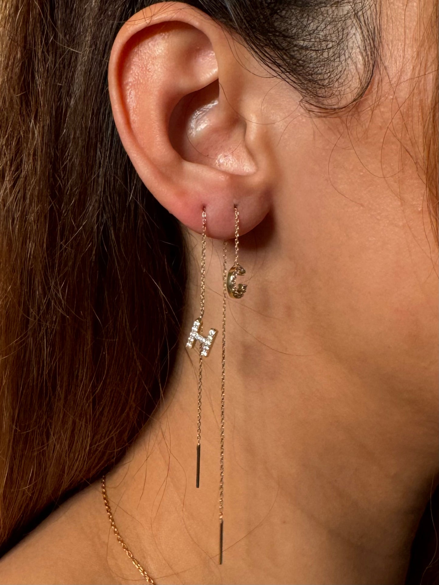 585 Gold Ohrring – Kettenohrring Buchstabe Zirkonia