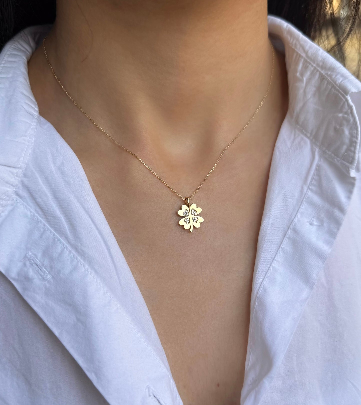 Gold Halskette - Kleeblatt mit Herz Details