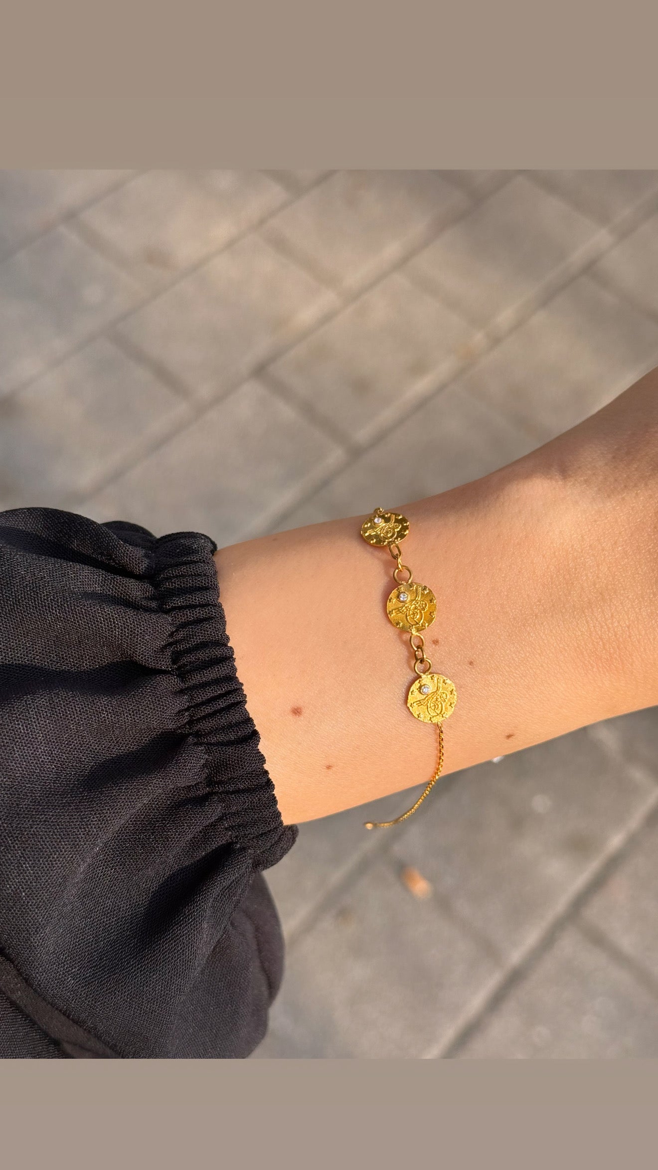 Gold Armband - Luna Coin